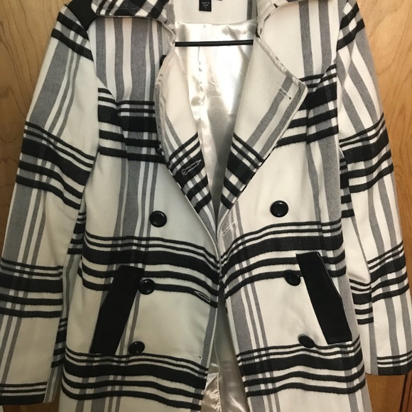 Ladies coat - Picture 3 of 7